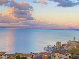 BILOCALE VISTA MARE CON POSTO AUTO, hotel din Porto Santo Stefano