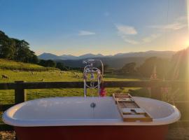 Red Tub Cabin Snowdonia, hotel di Llanrwst