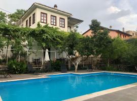 Holiday Home Iris, hotel i Blagaj