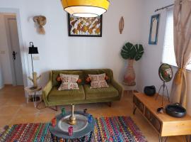 Bohemian 2 bed Apartamento Amarillo، فندق في أغوا امارجا