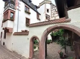 ADRIHOF à Riquewihr, Cour de l'Abbaye d'Autrey