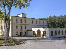 Hotel Stary Młyn, hótel í Suchedniów