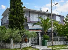 DOUKAS APARTMENTS