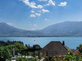 T3 avec vue sur le lac d'Annecy, hotel u gradu 'Veyrier-du-Lac'