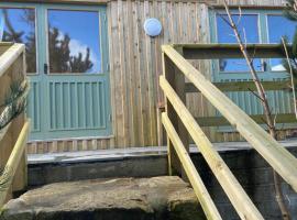 Rural Wood Cabin - less than 3 miles from St Ives, hotel di Penzance