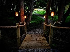 Emlyn's Coppice - Luxury Woodland Glamping, glàmping a Holywell