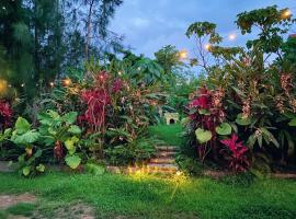 猫とピアノと星空のリゾートブティックコテージ -Starry Forest Cottage Okinawa-, hotel v destinaci Onna