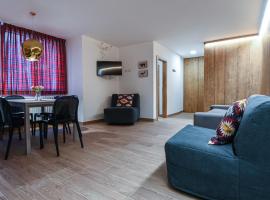 Chalet 5 Laghi / LuxApt / Town Centre, hotel i Madonna di Campiglio