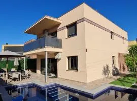 VILLA RIOJA with pool & mountain and sea view