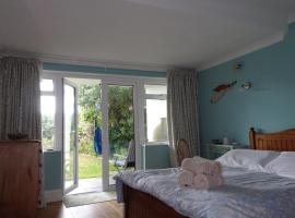 Cliff top Garden room, hotel di Milford on Sea