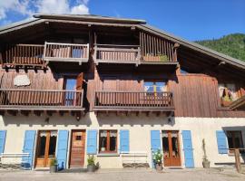 La Ferme d'Henriette, à Samoëns, Hotel in Samoëns