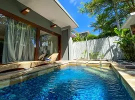 VILLA ASAM pool side