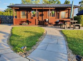 Cosy Countryside Log Cabin, מלון בקילקני