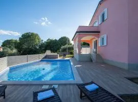 Apartment Mariuccia with Private Pool