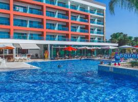 Aquashow Park Hotel, hotel u gradu Kvarteira