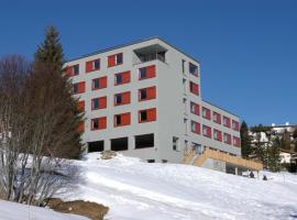 Valbella-Lenzerheide Youth Hostel, готель у місті Ленцергайде