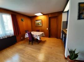 Chalet apartment by Interlaken. Parking, hotell i Ringgenberg