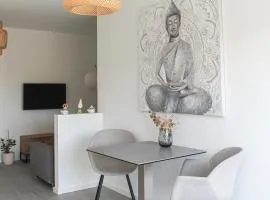 Buddha Apartment - stadtnah, Balkon, Parkplatz, E-Ladestation für Autos & Fahrräder, Fitnessstudio