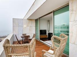 Leça Front Beach Luxury Penthouse、レサ・ダ・パルメイラのホテル