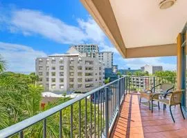 Sweeping Harbourfront Views atop Tropical Resort