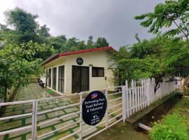 JenJon Karjat Resort - One BHK Premium Chalet with optional SWIMMING POOL, hotel v destinaci Karjat