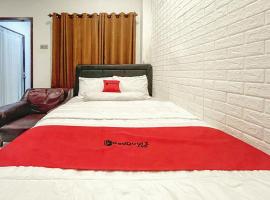 RedDoorz Syariah near Siloam Hospital Mataram, hotel in Mataram