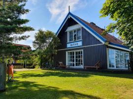 Waterfront Villa Artvė with sauna - self check-in, gostišče v mestu Pervalka