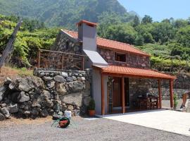 Zef's Cottage, hotel i São Vicente