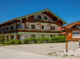 Aparthotel Chiemgaufuchs, hotelli kohteessa Inzell