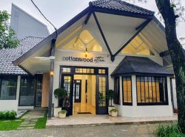 Cottonwood Boutique Heritage Otten โรงแรมในบันดุง