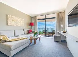 Harbourfront Magic in Two Separate Seaview Apartments