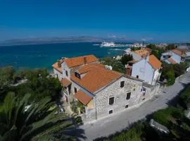 Apartments by the sea Supetar, Brac - 11497