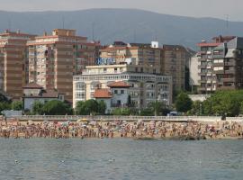 Las Rocas Playa Hotel, hotel v destinaci Castro-Urdiales