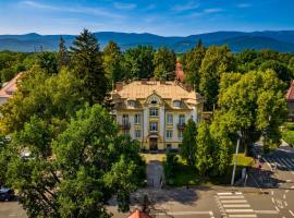 Hotel Bella: Jelenia Góra şehrinde bir otel