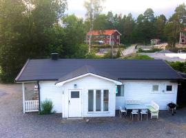 House. 80m2, near Lake, with car charge., casa de férias em Sommarbo