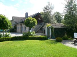 Charming cottage with jacuzzi and sauna High Fens, hotel a Waimes