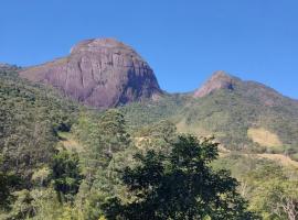 Lumiar Eco Lodge - Chalé Pedra Riscada, lodge à Nova Friburgo