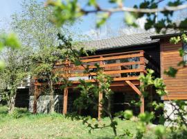 Chalet HEUREux, hotell i Somme-Leuze