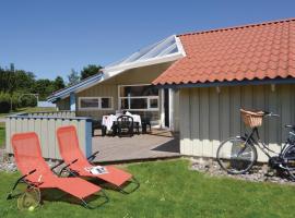 Kranich Ferienhäuser mit Innenpool, maison de vacances à Hohendorf