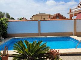 Casa cerca de Sevilla con piscina, hotel en Valencina de la Concepción