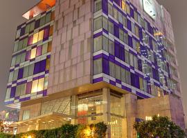 Mosaic Hotel, Noida, hotel v mestu Noida