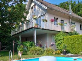 68m2 Ferienwohnung mit Pool und Garten, hotel 