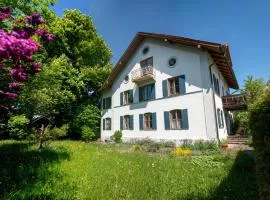 Landhauswohnung mit wildromantischem Garten