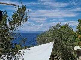 Cottage made of stones and wood with the sea view., hotel amb aparcament a Blato