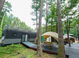 森と湖の楽園ＷorkshopＣampＲesort, khu glamping ở Fujikawaguchiko