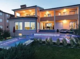 Luxury villa with a swimming pool Pjescana Uvala, Pula - 17131