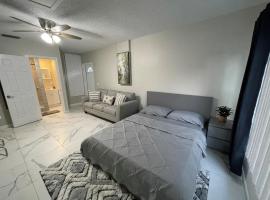 Adorable Suite in Tampa., βίλα στην Τάμπα