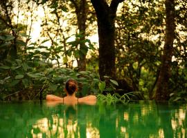 Wayanad Wild - Rainforest Lodge - a CGH Earth Experience, hotel en Vythiri