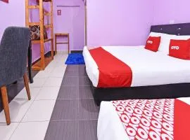 OYO 90561 Awan Biru Motel