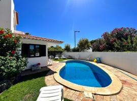 Vilamoura Traditional Villa with Pool by Homing, hotel u Vilamouri